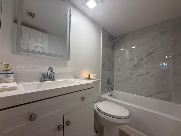 523 Trace Cir 105, Deerfield Beach FL 33441