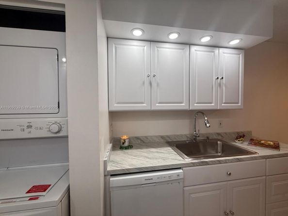 523 Trace Cir 105, Deerfield Beach FL 33441