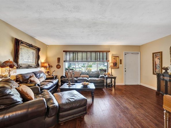 11000 NW 20th St, Pembroke Pines FL 33026