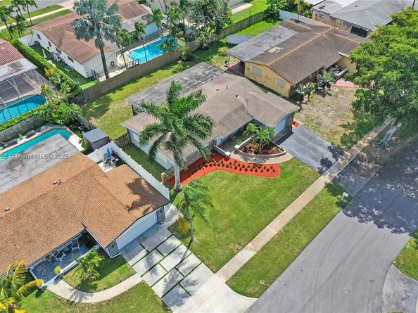 11000 NW 20th St, Pembroke Pines FL 33026