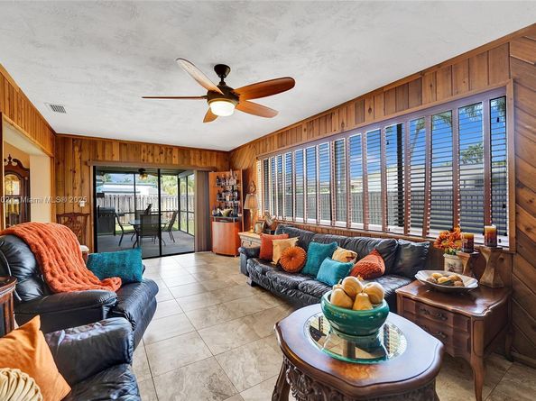 11000 NW 20th St, Pembroke Pines FL 33026