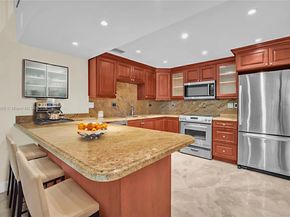 20351 W Country Club Dr TH17, Aventura FL 33180