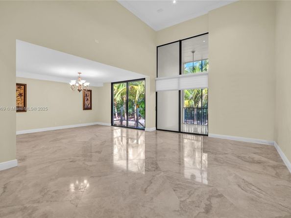 20351 W Country Club Dr TH17, Aventura FL 33180