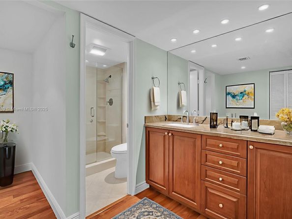 20351 W Country Club Dr TH17, Aventura FL 33180