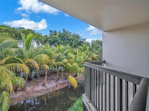 20351 W Country Club Dr TH17, Aventura FL 33180