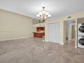 20351 W Country Club Dr TH17, Aventura FL 33180
