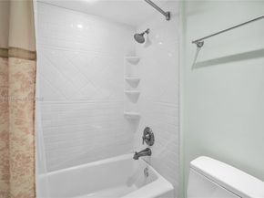 20351 W Country Club Dr TH17, Aventura FL 33180