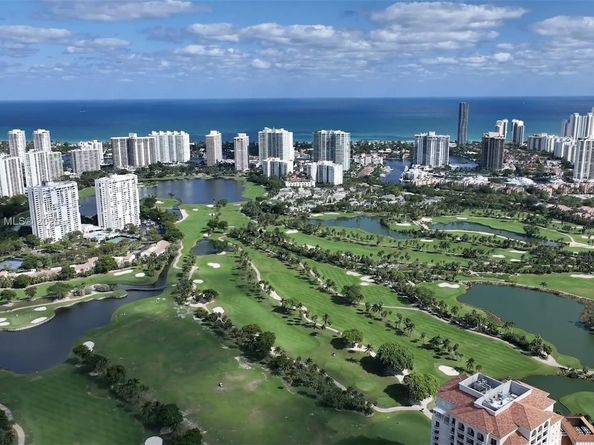 20351 W Country Club Dr TH17, Aventura FL 33180