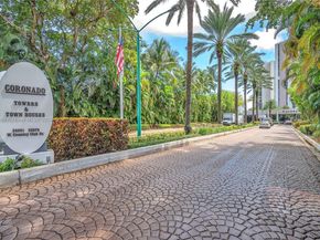 20351 W Country Club Dr TH17, Aventura FL 33180