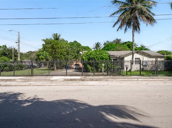 5537 NW 5th Ave, Miami FL 33127