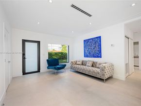 900 W 47th Ct, Miami Beach FL 33140