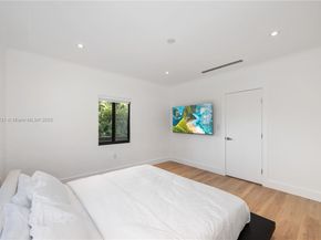 900 W 47th Ct, Miami Beach FL 33140