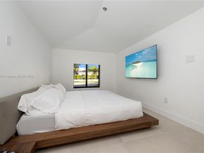 900 W 47th Ct, Miami Beach FL 33140