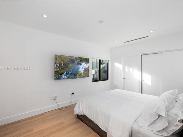 900 W 47th Ct, Miami Beach FL 33140