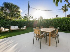 900 W 47th Ct, Miami Beach FL 33140