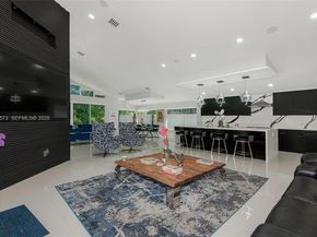 15221 N Laurel Ln N, Pembroke Pines FL 33027