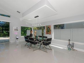 15221 N Laurel Ln N, Pembroke Pines FL 33027