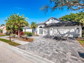 15221 N Laurel Ln N, Pembroke Pines FL 33027