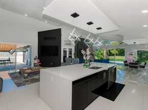 15221 N Laurel Ln N, Pembroke Pines FL 33027