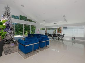 15221 N Laurel Ln N, Pembroke Pines FL 33027