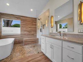 15221 N Laurel Ln N, Pembroke Pines FL 33027