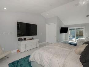 15221 N Laurel Ln N, Pembroke Pines FL 33027