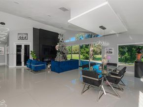 15221 N Laurel Ln N, Pembroke Pines FL 33027