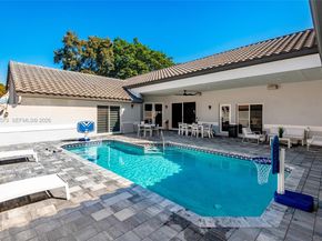 15221 N Laurel Ln N, Pembroke Pines FL 33027