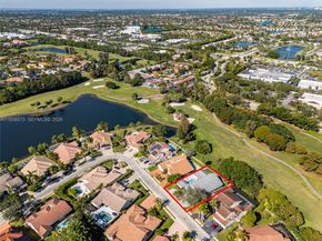 15221 N Laurel Ln N, Pembroke Pines FL 33027