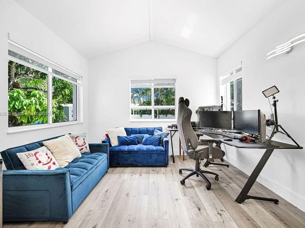 876 NE 81st St, Miami FL 33138