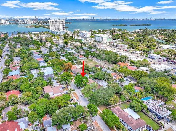 876 NE 81st St, Miami FL 33138