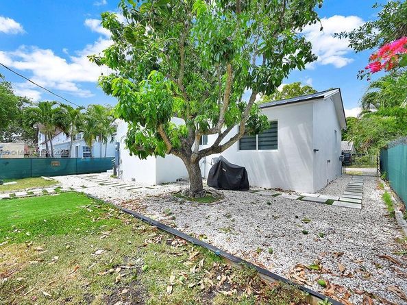 876 NE 81st St, Miami FL 33138