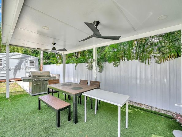 876 NE 81st St, Miami FL 33138