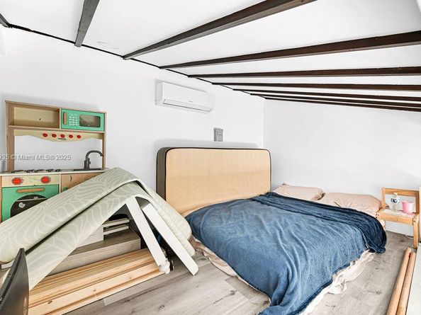 876 NE 81st St, Miami FL 33138