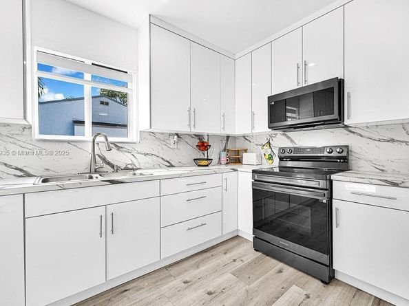 876 NE 81st St, Miami FL 33138