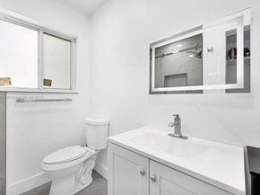 876 NE 81st St, Miami FL 33138