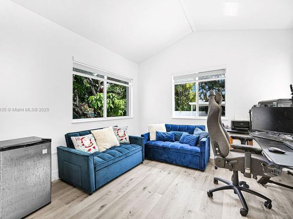 876 NE 81st St, Miami FL 33138