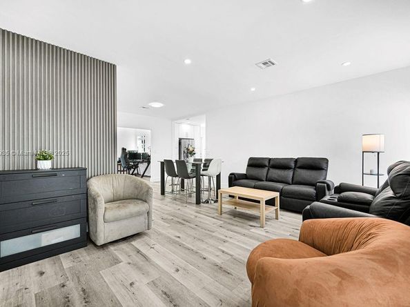 876 NE 81st St, Miami FL 33138