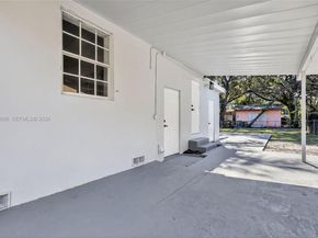 870 NE 144th St, North Miami FL 33161