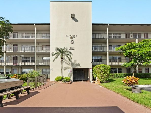 13255 SW 9th Ct 211G, Pembroke Pines FL 33027