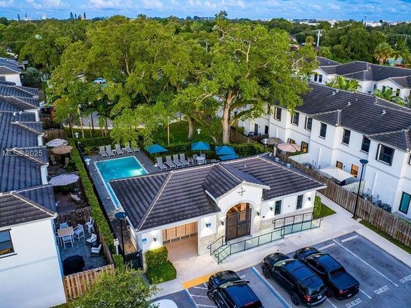 1630 SW 28th St, Fort Lauderdale FL 33315