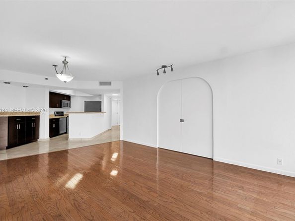 300 Three Islands Blvd 305, Hallandale Beach FL 33009