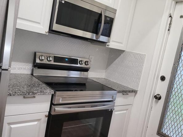 Undisclosed Address #A11987335, Hollywood FL 33020