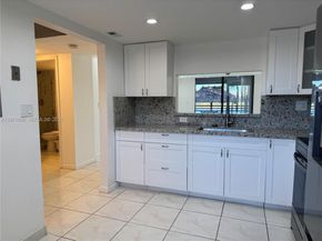 1101 Colony Point Cir 102, Pembroke Pines FL 33026