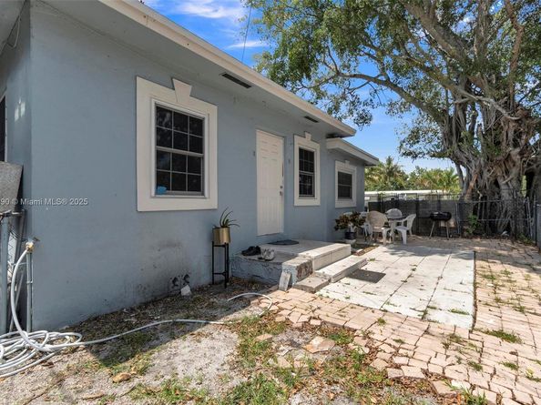 1006 NW 112th Ter, Miami FL 33168