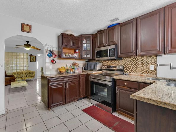 1006 NW 112th Ter, Miami FL 33168