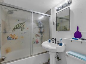 1006 NW 112th Ter, Miami FL 33168