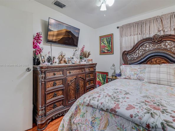 6431 SW 19th St, North Lauderdale FL 33068