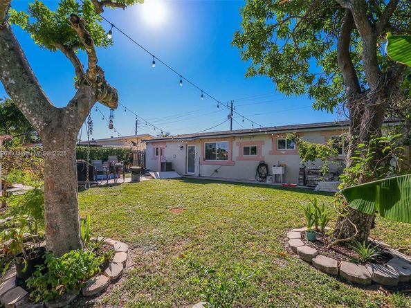 6431 SW 19th St, North Lauderdale FL 33068