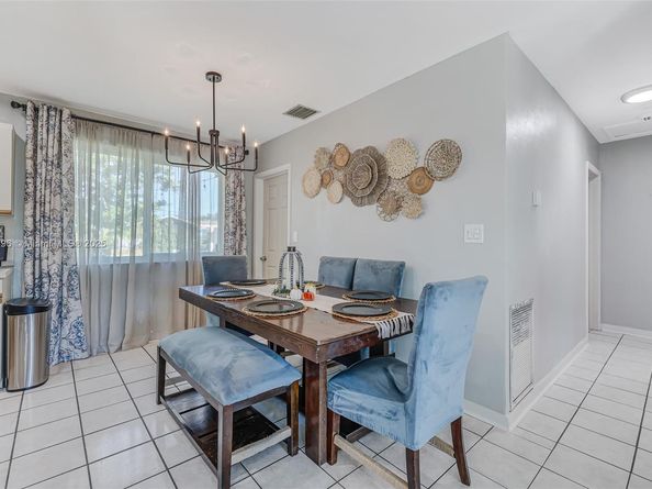 6431 SW 19th St, North Lauderdale FL 33068